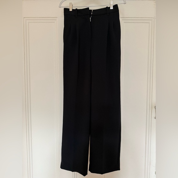 Aritzia Pants - Aritzia Wilfred Effortless Pant - Crepette - Short - never worn!